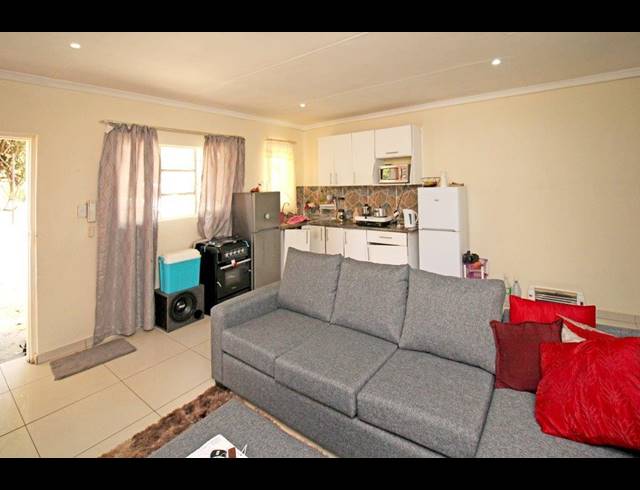 2,974M² BUILDING FOR SALE IN KEW